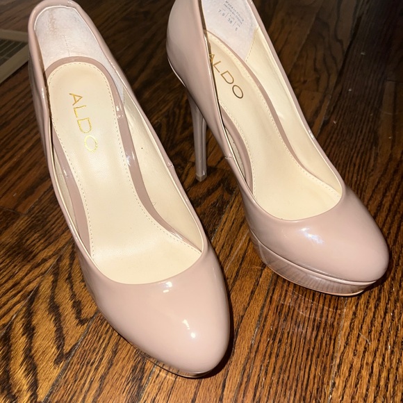 Aldo beige womens pleather heels, size 8 - Picture 2 of 3
